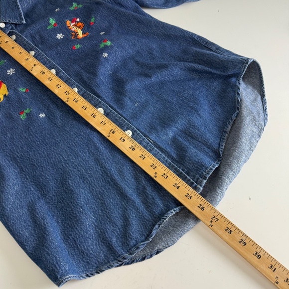Disney Winnie Pooh & Tigger Christmas Metallic Denim Button Up Shirt Size Medium - Picture 7 of 7